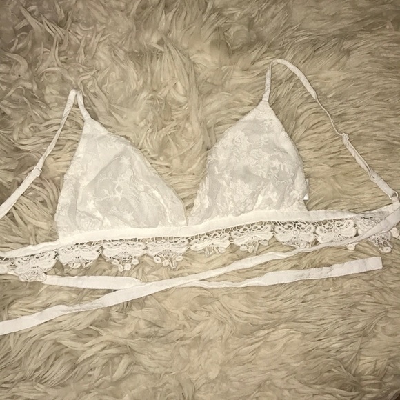 L'ATISTE Other - White embroidered top✨☁️ Size: Medium